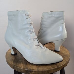 VINTAGE 1980's Poppies Granny Boots, White/Ivory (SIZE 8.5 M)